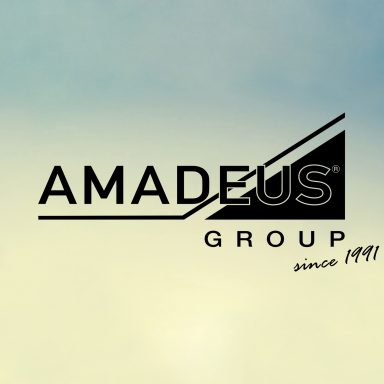 Hier ist das AMADEUS Logo in schwarz zu sehen.