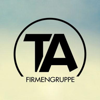 Logo von "Taxi Addi". Zu sehen ist ein "T" und ein "A" mit "FIRMENGRUPPE".